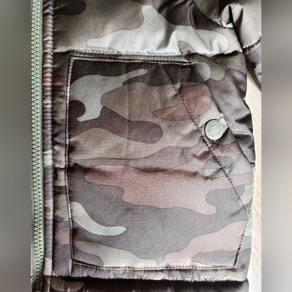 Carter's boys camoflauge puffer jacket with faux fur hood Size 2T - Picture 8 of 13